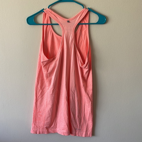 Nike peach tank top - Picture 2 of 3